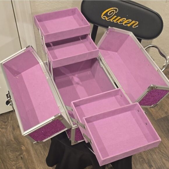 The Beauty Collecive Glitter Embellished Cosmetic Traincase - Picture 5 of 6